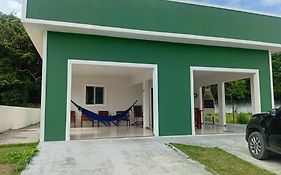 Casa espaçosa churrasqueira Wi-Fi há 2km do centro